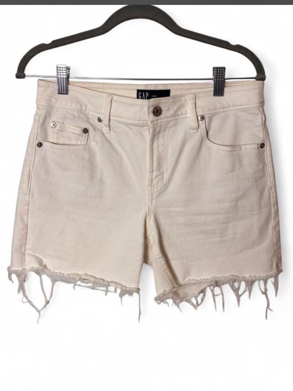 GAP- cream denim shorts size 2/26